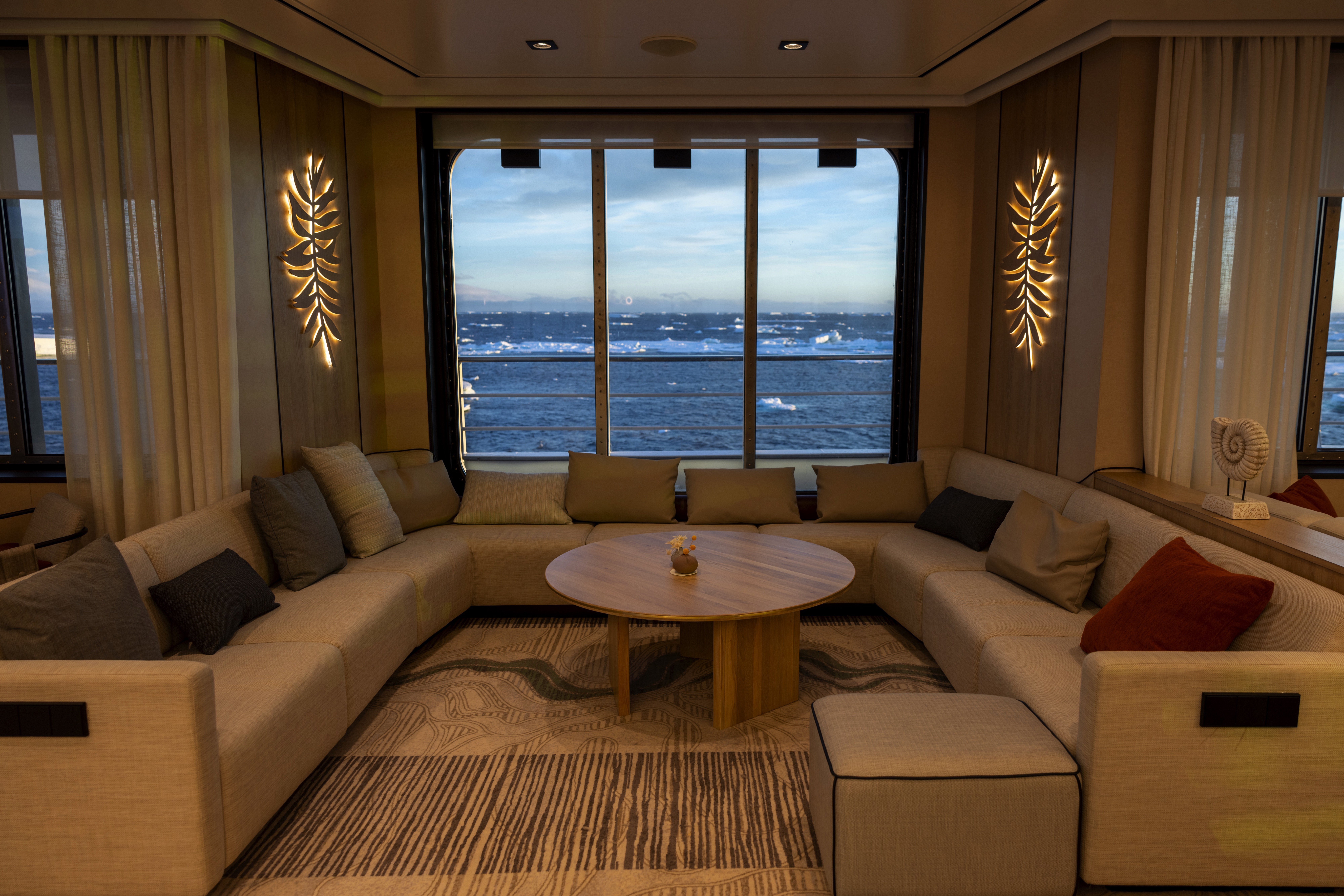 The Observation Lounge on SH Minerva